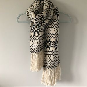 Forever 21 Fair Isle Pattern Knit Scarf